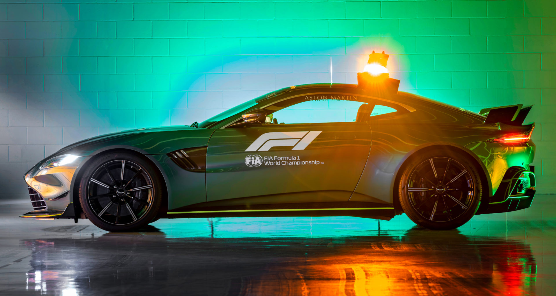 Aston Martin Vantage Official Safety Car of Formula One (fot. AM)